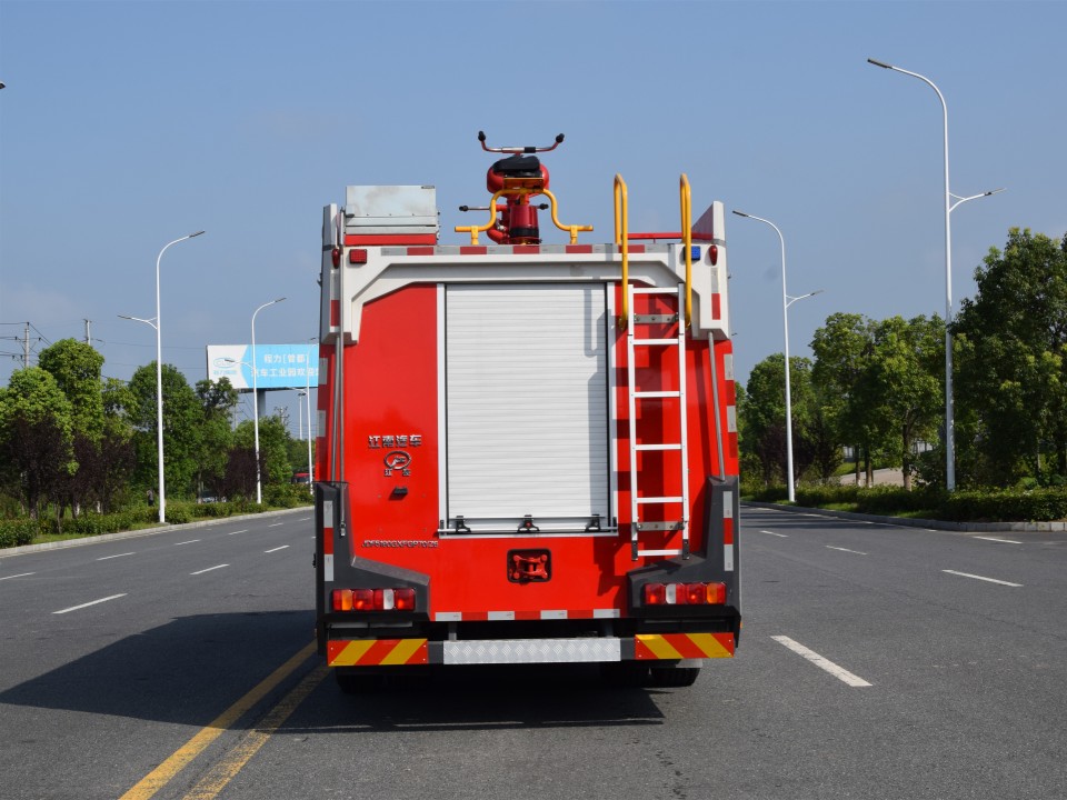 豪沃單橋干粉水聯(lián)用消防車（7噸）圖片