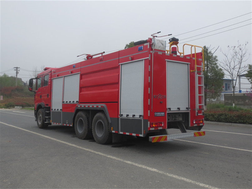 豪沃后雙橋干粉泡沫水三聯(lián)用消防車（10噸）圖片